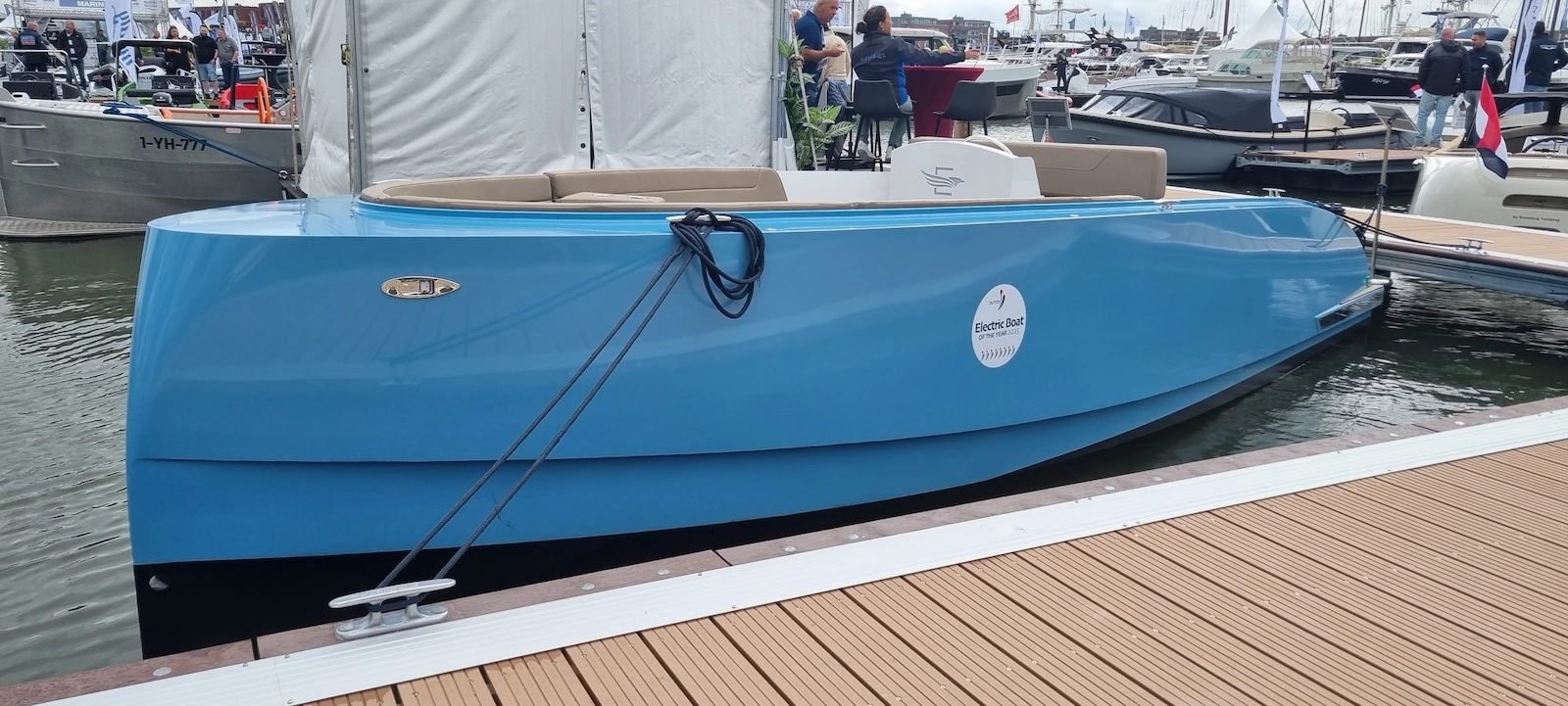 Eagle 25TS - Background 4